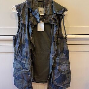 YMI brand Camo vest Medium